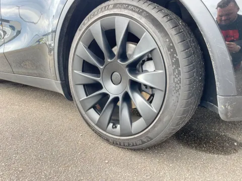 Tesla Model Y — poza 2