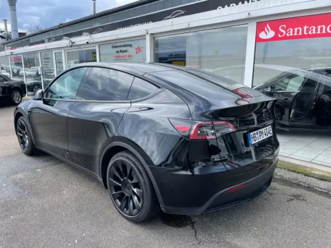 Tesla Model Y — poza 3
