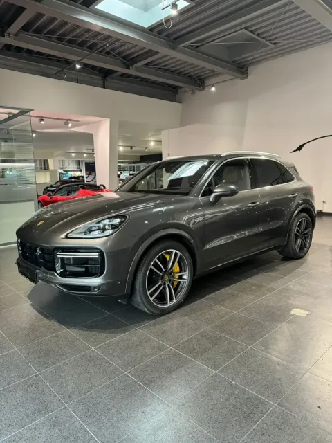 Porsche Cayenne — poza 2