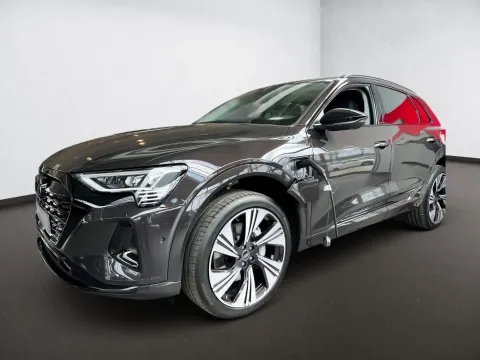 Audi Q8 E-Tron — poza 2