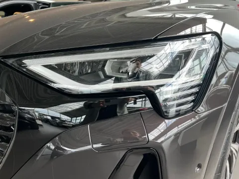 Audi Q8 E-Tron — poza 3
