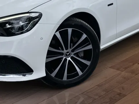 Mercedes-Benz E 300 — poza 2