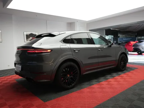 Porsche Cayenne — poza 2