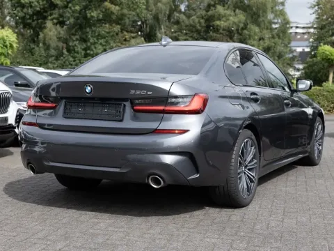 BMW 330 — poza 2