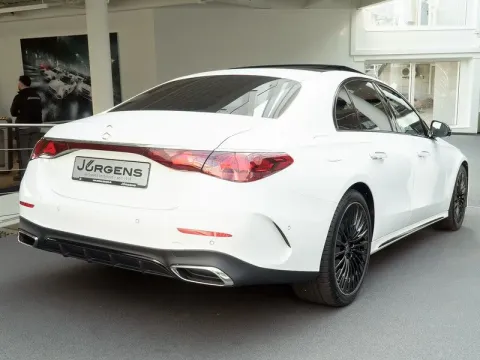 Mercedes-Benz E 220 — poza 2