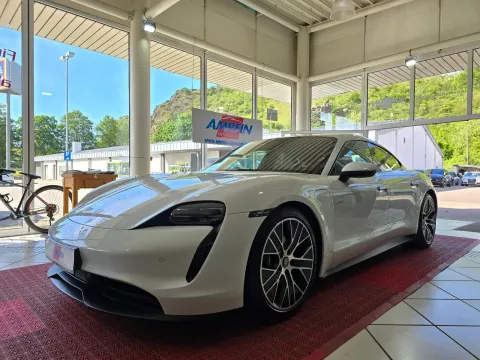 Porsche Taycan — poza 3